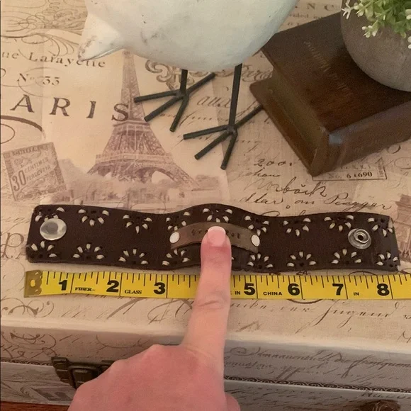 Handcrafted Leather Cuff Bracelet with Intricate Cutout Design (Brown) - Picture 6 of 7